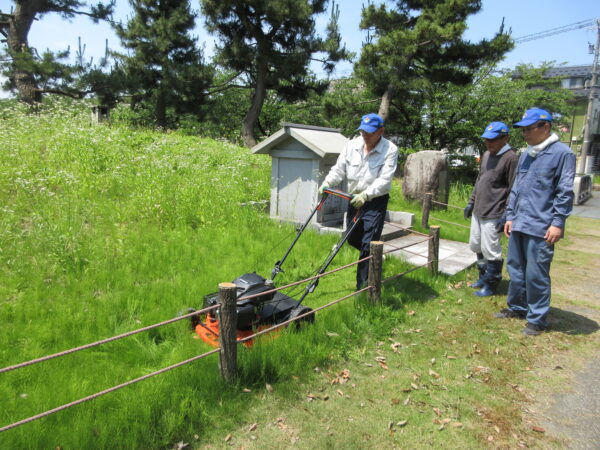 御経塚まちづくり会 6月21日 馬場川緑道の花苗植え/塚越山(経塚の祠)除草